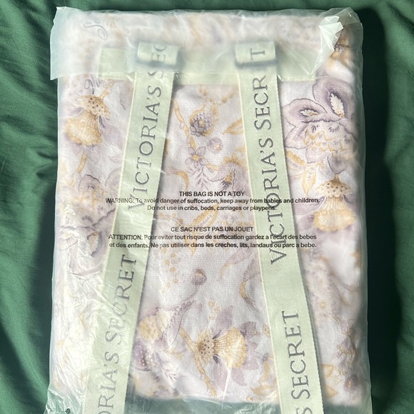 Victoria’s Secret Packable Beach Towel - Picture 3 of 3